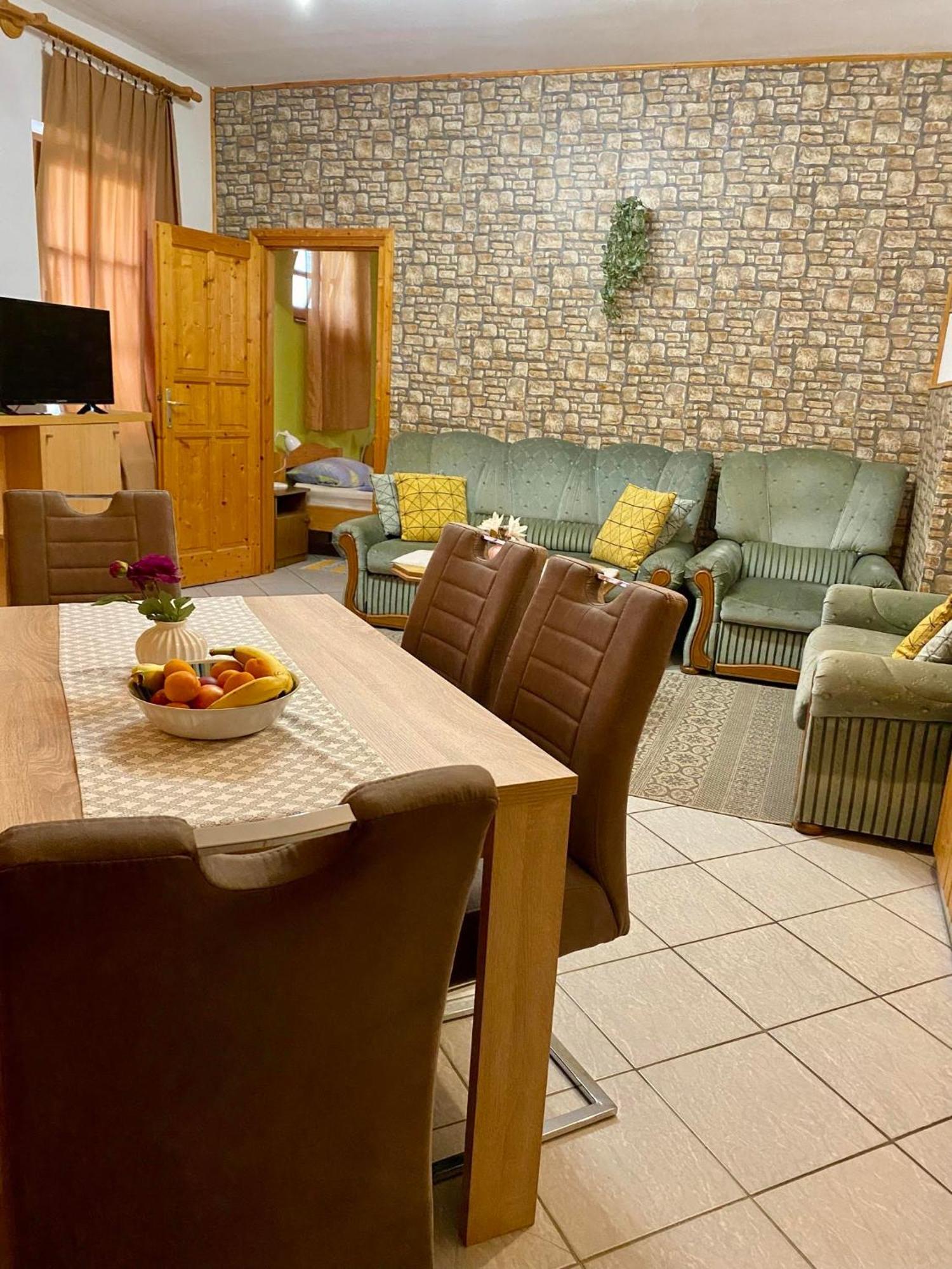 Appartamento Katalin App. Zalagyoengye Zalakaros Esterno foto
